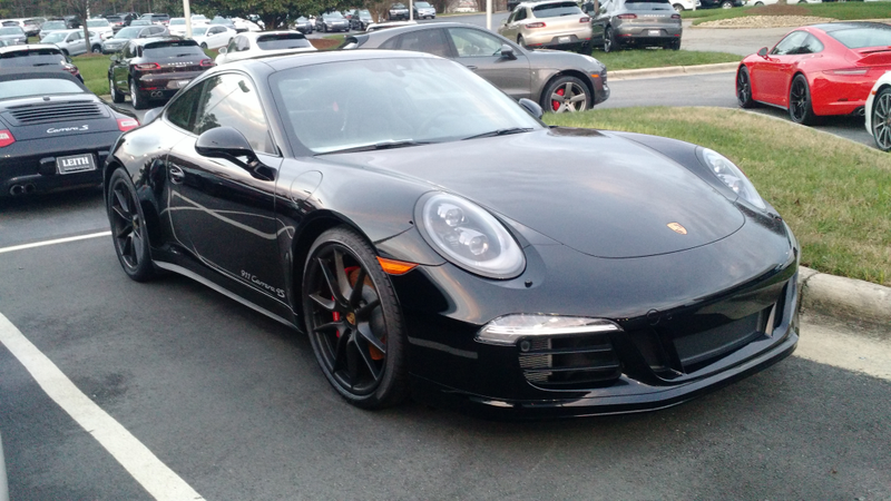 Illustration for article titled Went to the Porsche Dealer (PHOTODUMP)